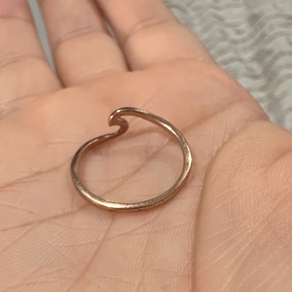 Pura Vida Wave Ring Size 5 Rose Gold Minimalist Stackable - Picture 4 of 4